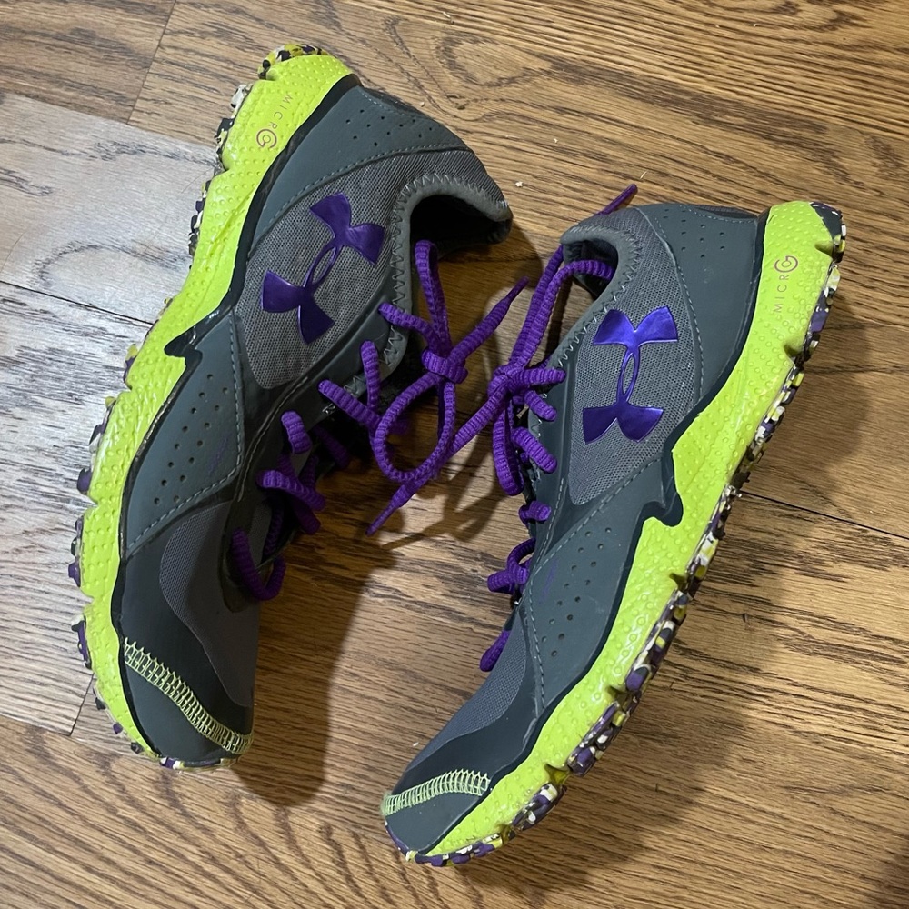 Under Armor Women’s 8.5 Micro G 4d Foam Shoes in Excellent Condition